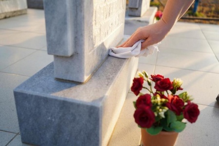 Comment r&eacute;nover une tombe en pierre &agrave; Lons-le-Saunier ?